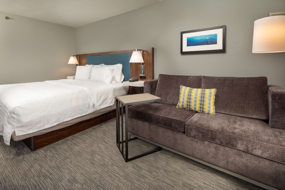 Standard Room, 1 King Bed, Non Smoking - Photo 2