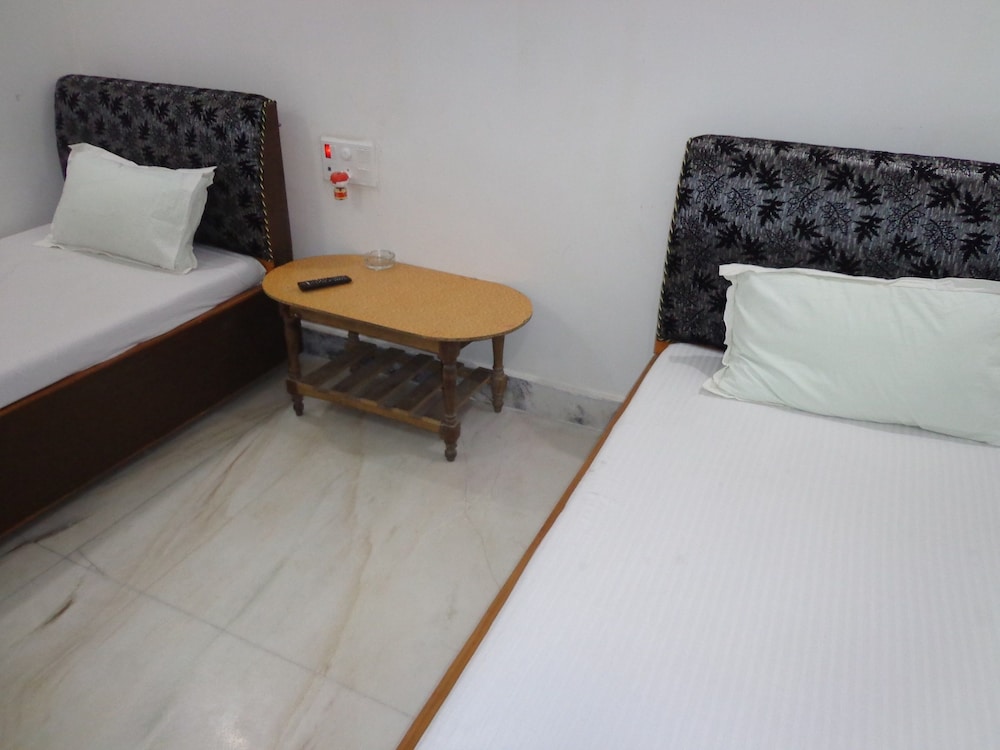 Deluxe Non AC Room photo 1