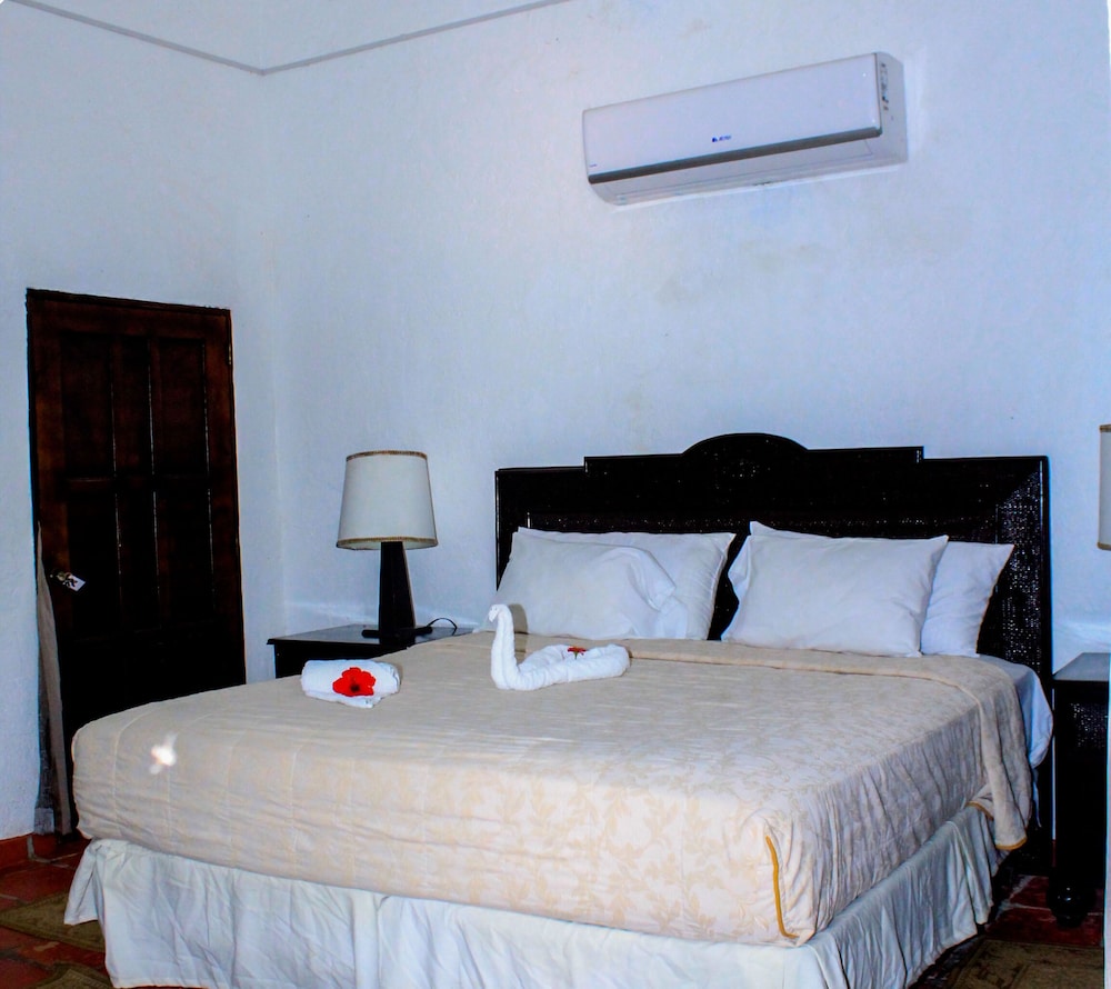 Standard Room, 1 Queen Bed