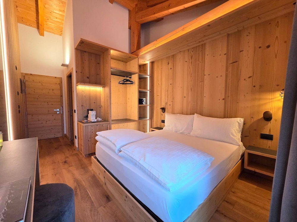 Standard Room, Balcony, Mountain View photo 1