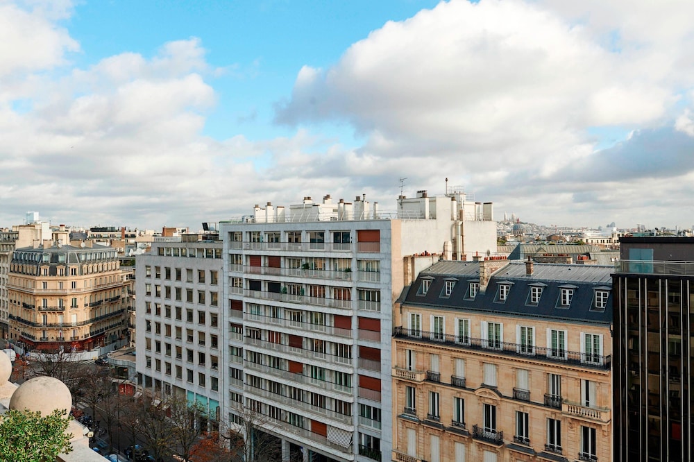 Art Déco Deluxe Balcony Street thumbnail 6
