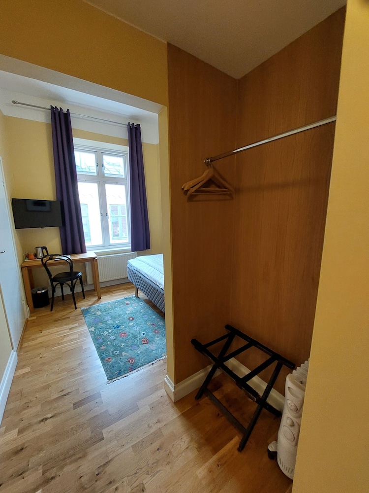 Standard Double or Twin Room - Photo 4