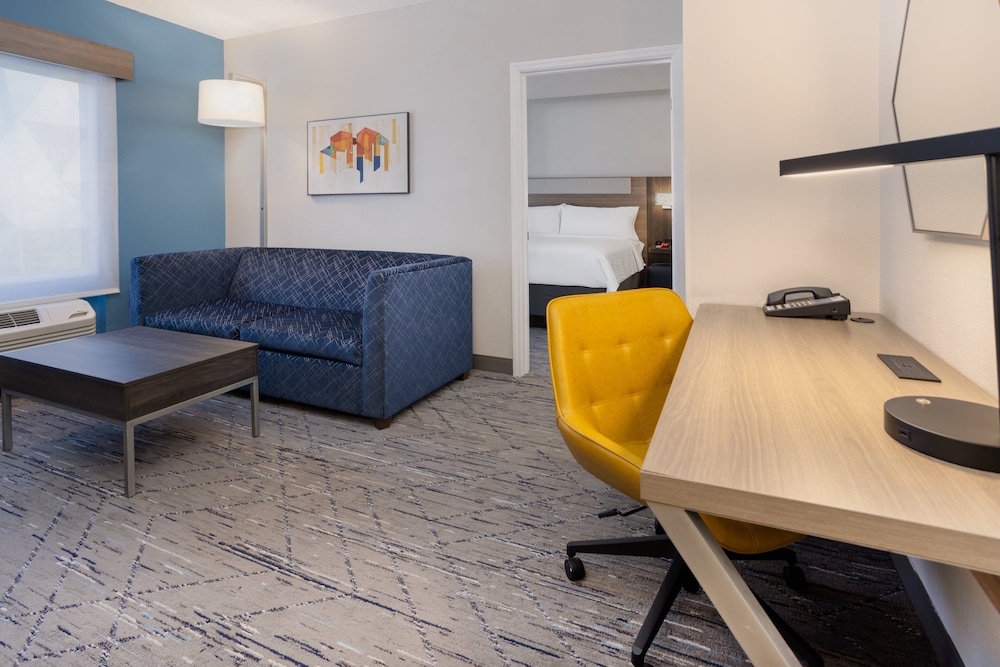 Executive Suite, 1 King Bed - Photo 1