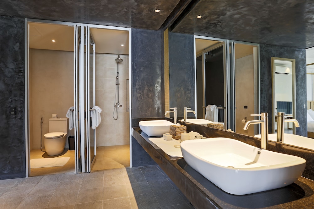 One Bedroom Suite - Photo 6
