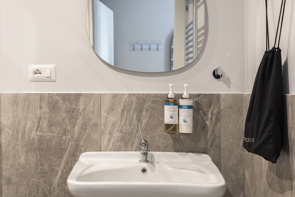 Medium Room - Accessible photo 3