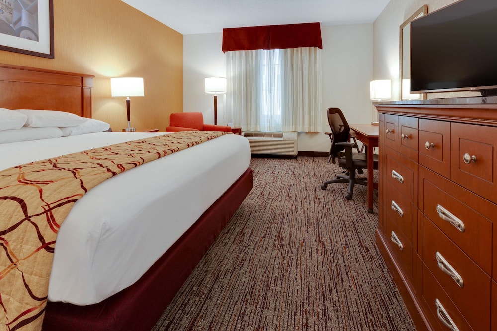 Deluxe Room, 1 King Bed, Refrigerator & Microwave (Upper Floor)