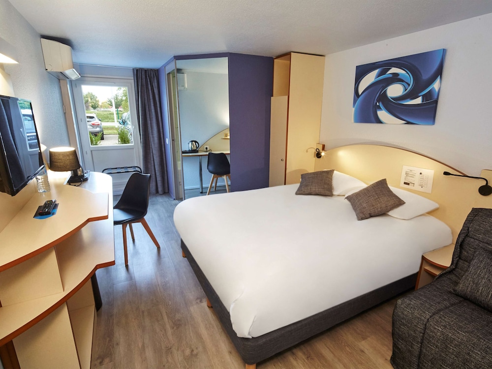 Room, 3 Twin Beds - Photo 2