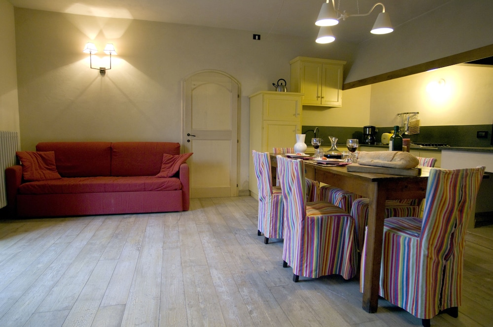 Family Apartment, 2 Bedrooms, Garden View photo 2