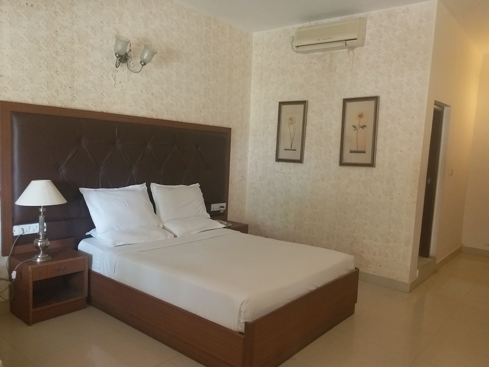 Standard Double Room, 1 Queen Bed