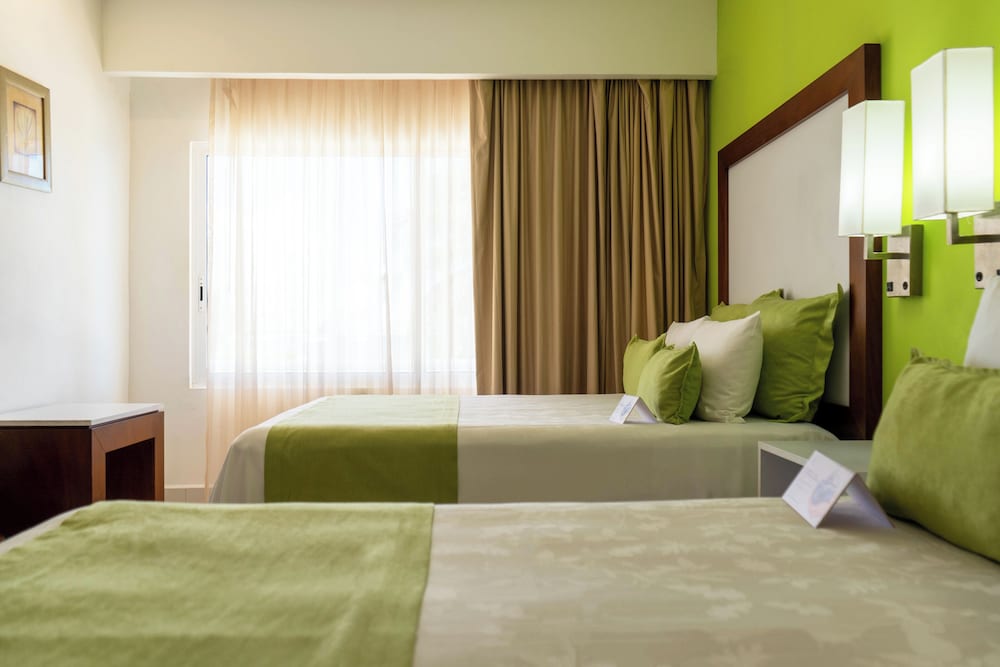 Master Suite 3 Bedrooms - Photo 7
