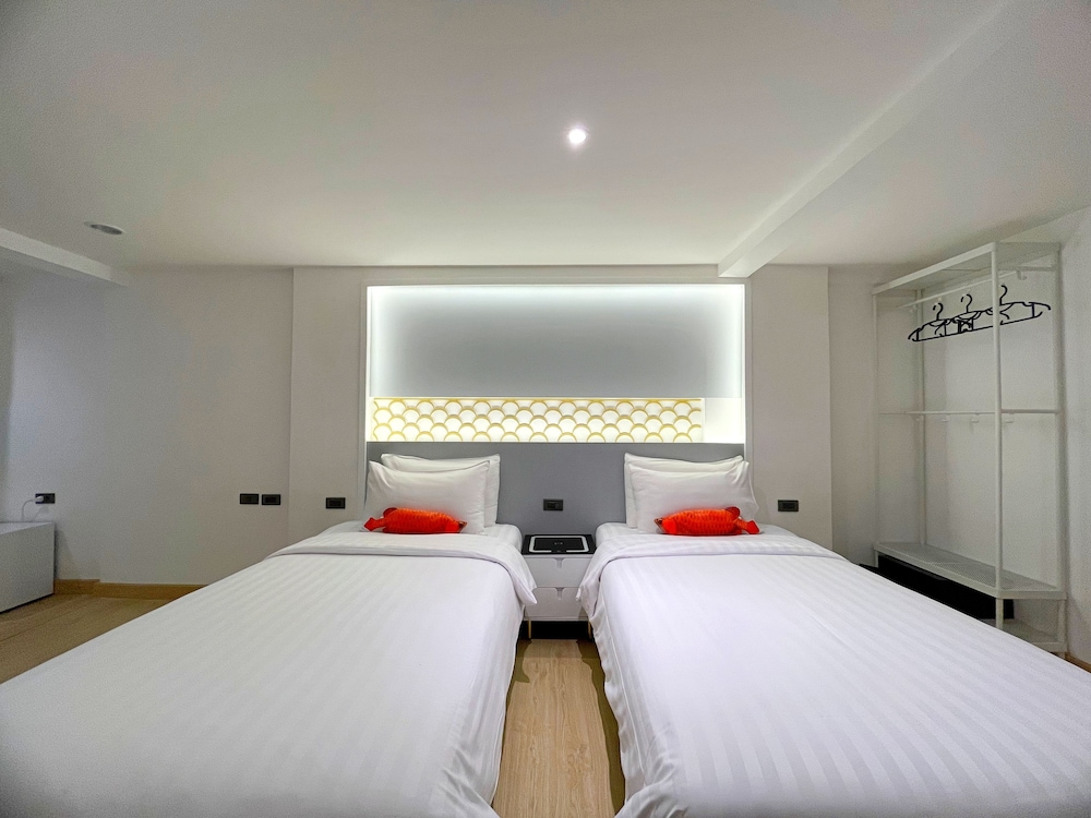 Deluxe Twin Room photo 3