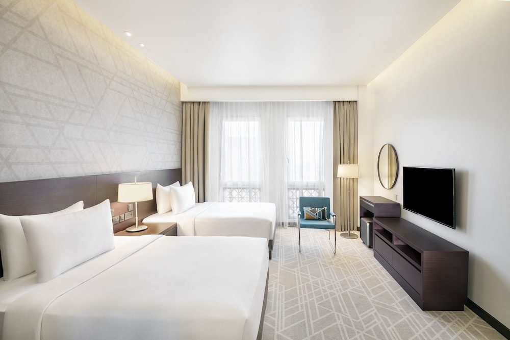 Two Bedroom Apartment with kitchen Complimentary Transfer to Gold Souk