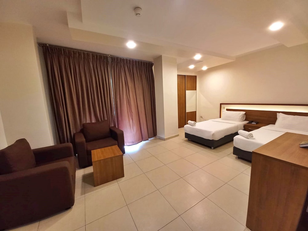 Luxury Apartment, 3 Bedrooms - Photo 9