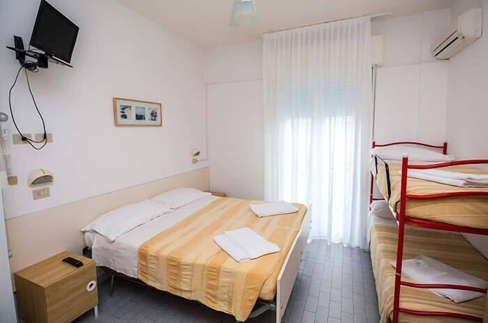 Quadruple Room - Photo 1