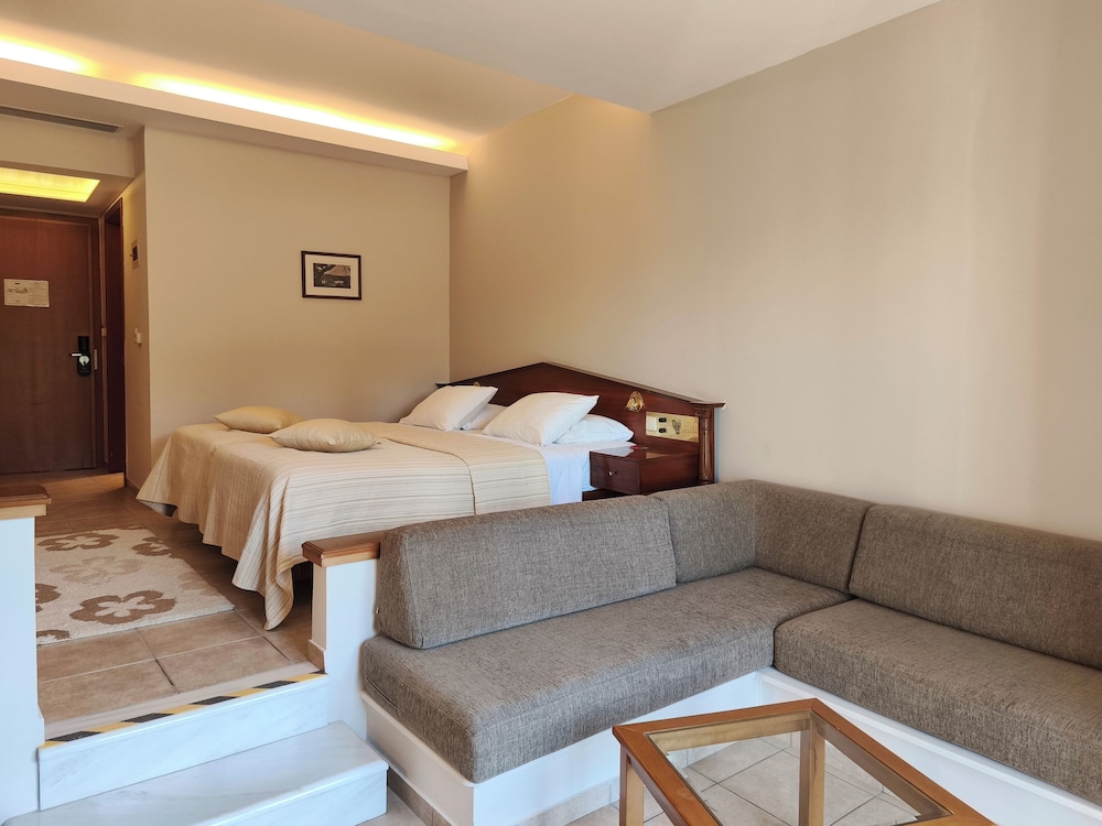 Standard Double or Twin Room, Non Smoking, Balcony - Photo 2