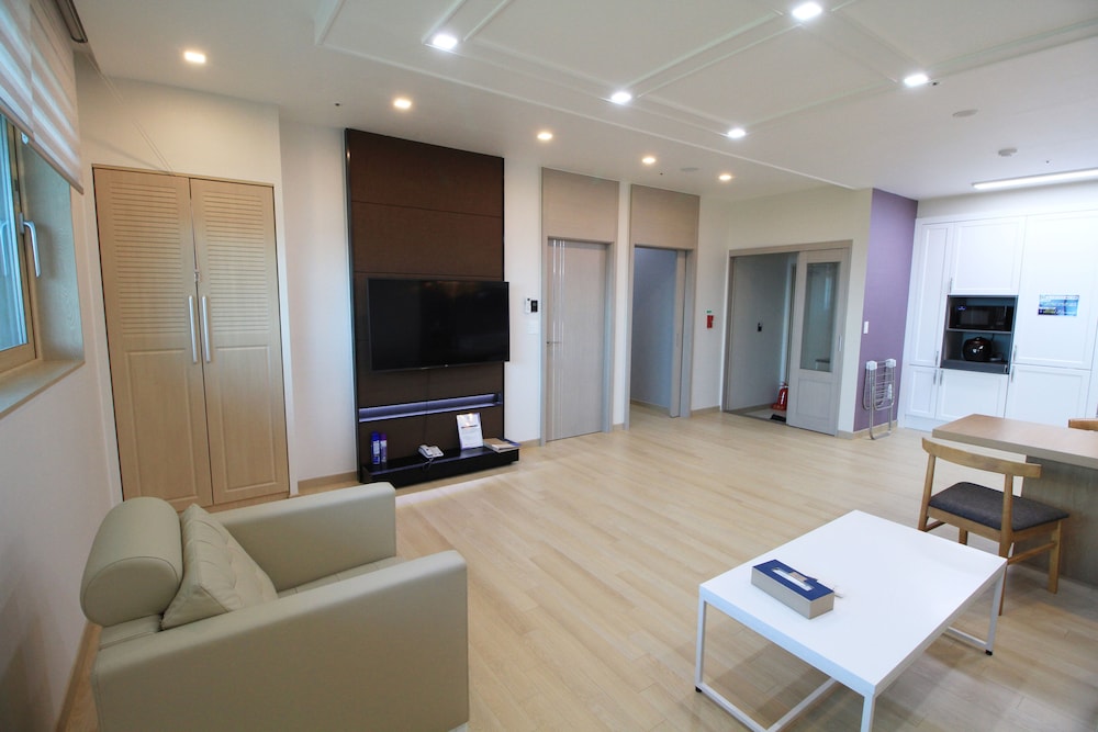 Condo, Ocean View (34 Pyeong) photo 3