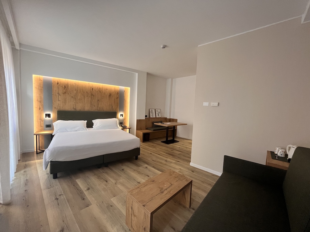 Double Room, Balcony, City View photo 2