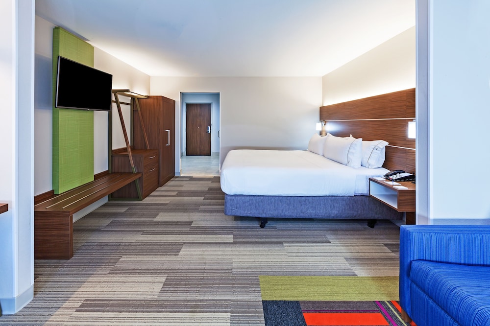 Suite, 1 King Bed, Accessible Bathtub, Non Smoking (Communications) photo 2