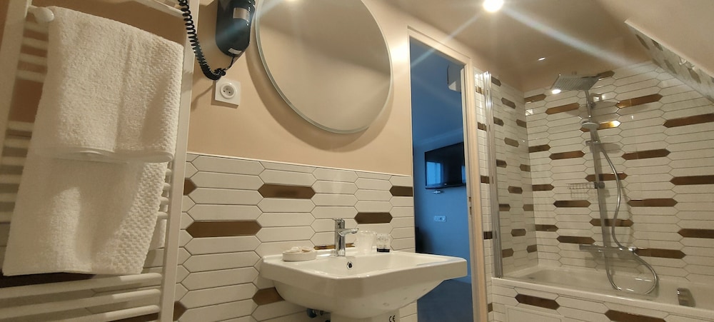 Deluxe Double Room, 1 Queen Bed photo 3