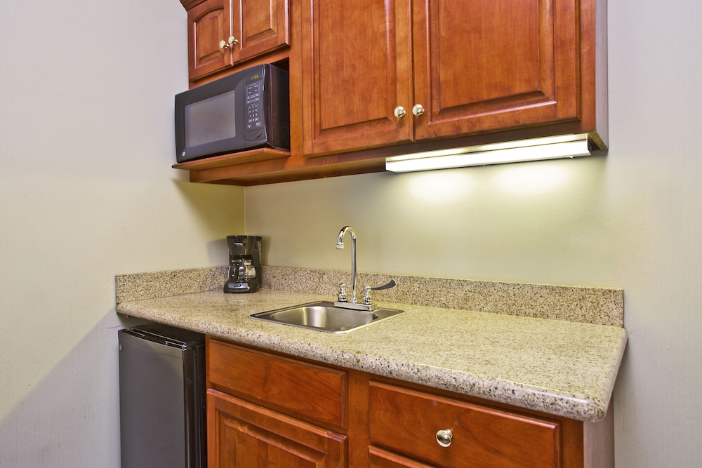 Suite, 2 Bedrooms - Photo 1