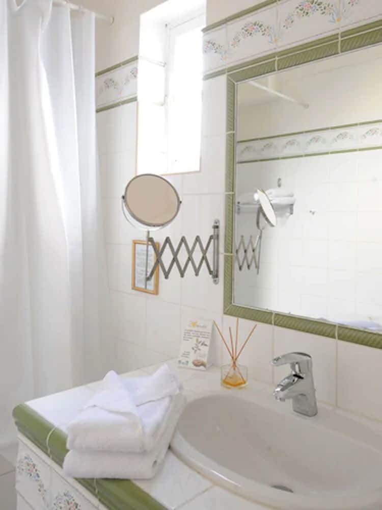 Quadruple Room - Photo 4