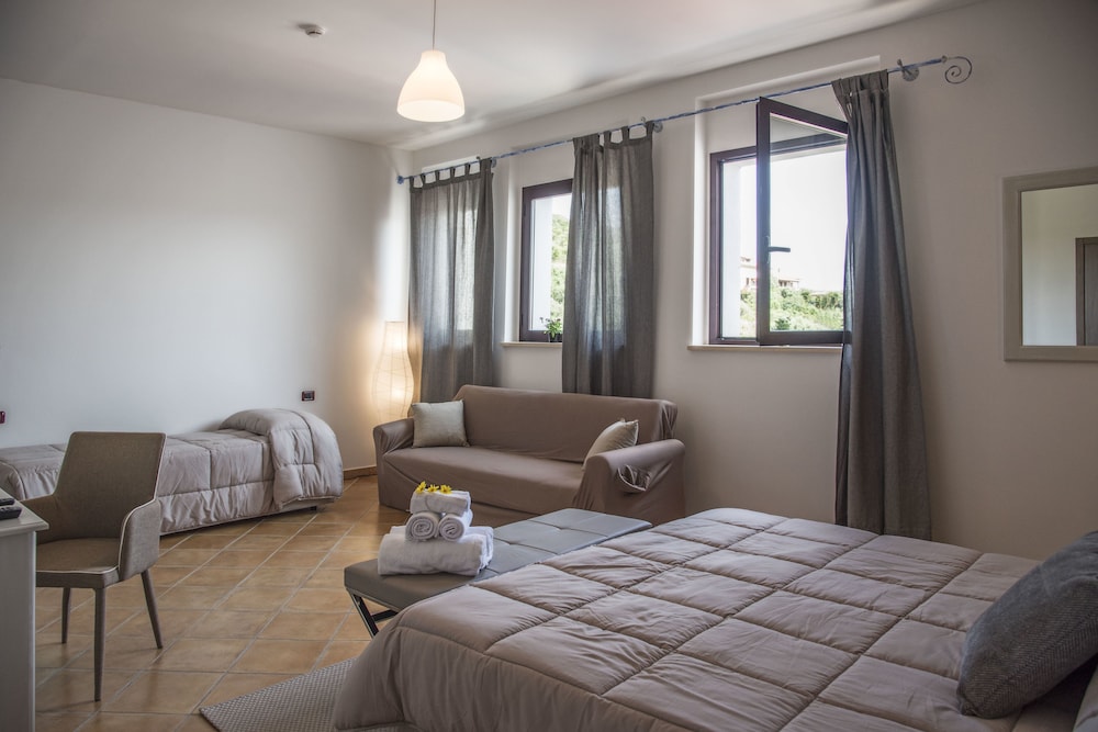 Family Room, 1 Bedroom photo 1