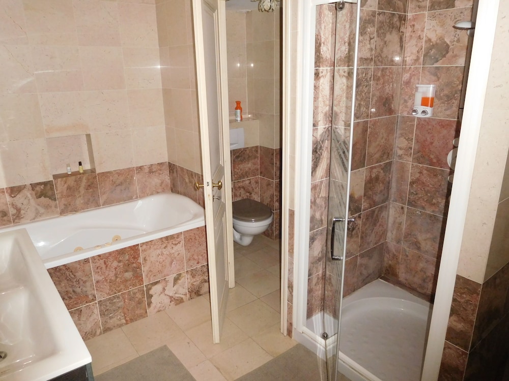 Comfort Double Room, Private Bathroom, Garden Area (Gustave Eiffel) photo 2