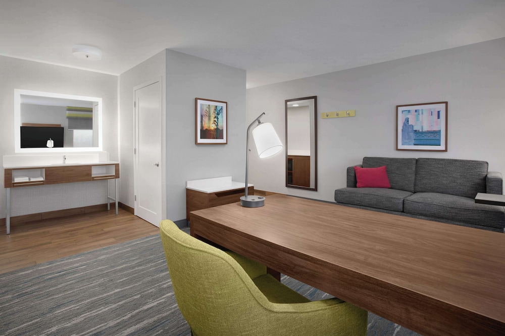 Room, 1 King Bed, Accessible - Photo 2