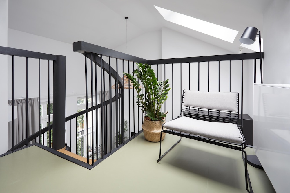 Three Bedroom Apartment with Mezzanine - Photo 10