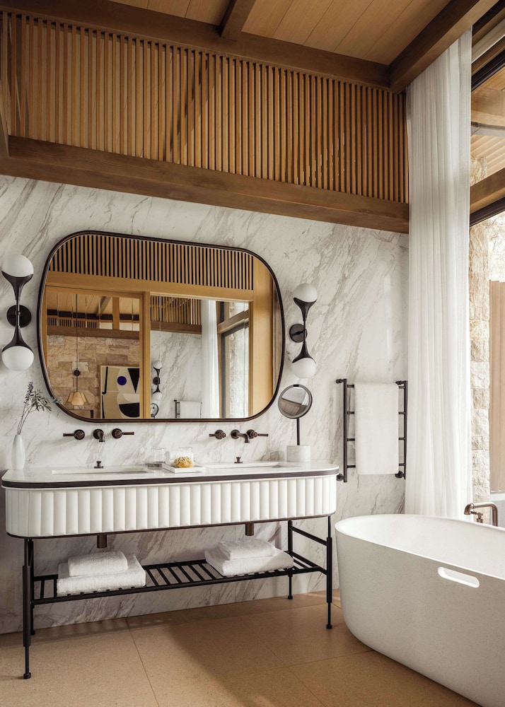 One-bedroom Suite King With Pool