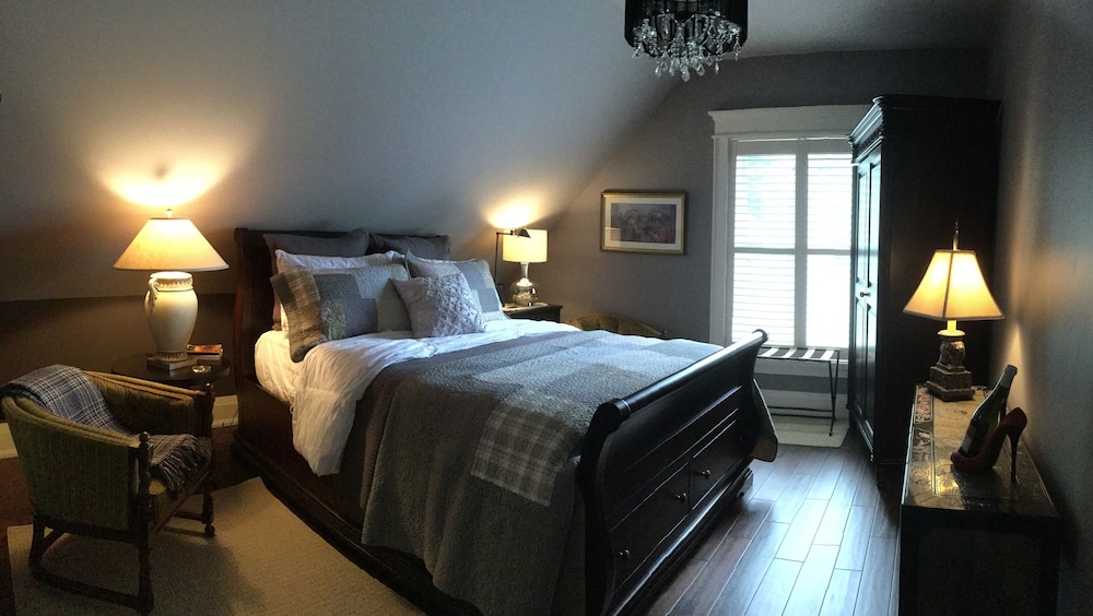 Luxury Room, 1 Queen Bed, Private Bathroom, Garden View (Forget me not) photo 1