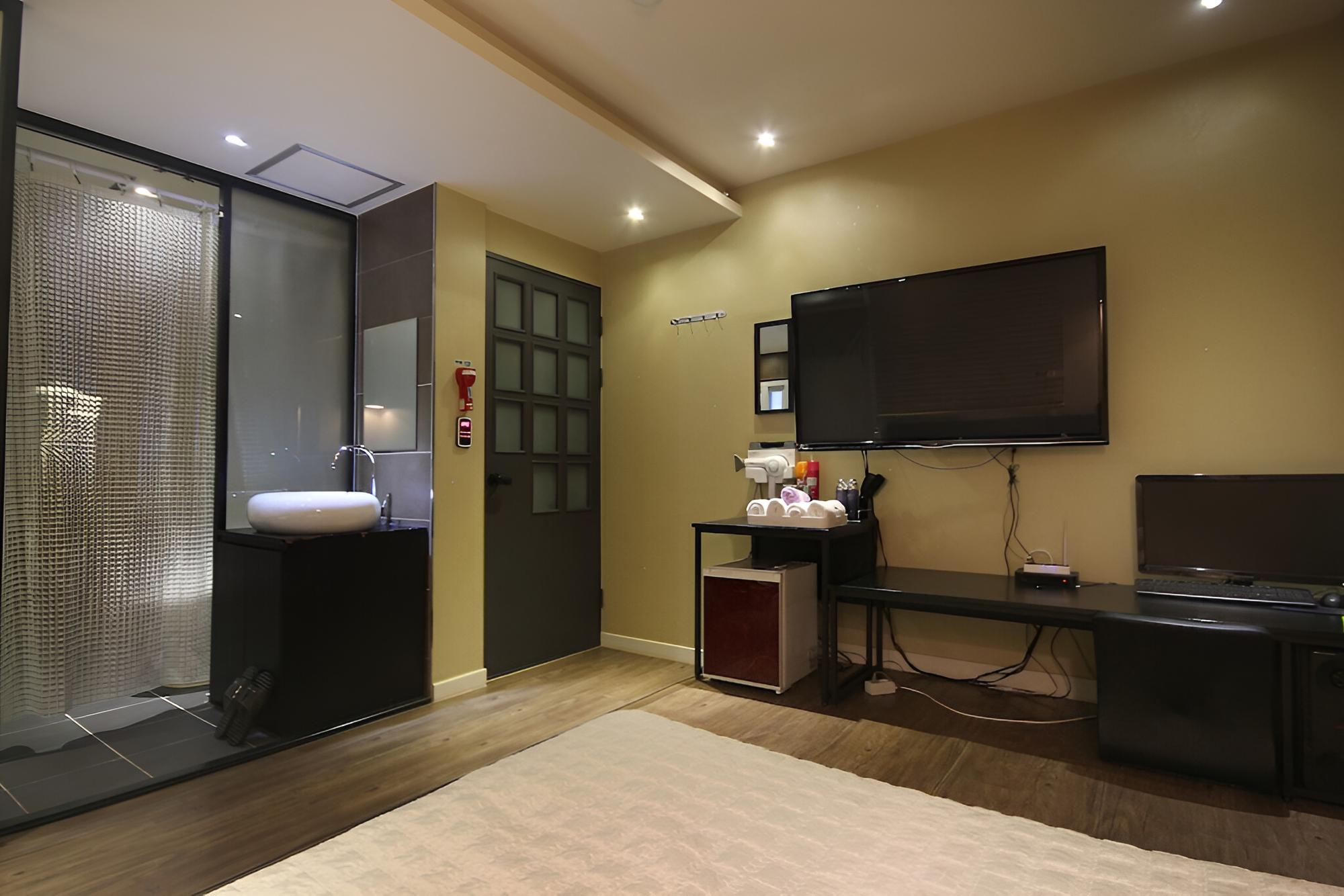 Room (Standard (breakfast provided (toast/c) - Photo 2