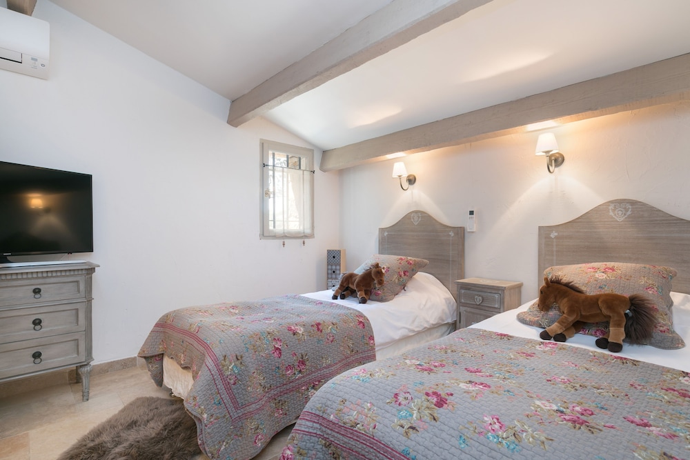 Villa photo 1