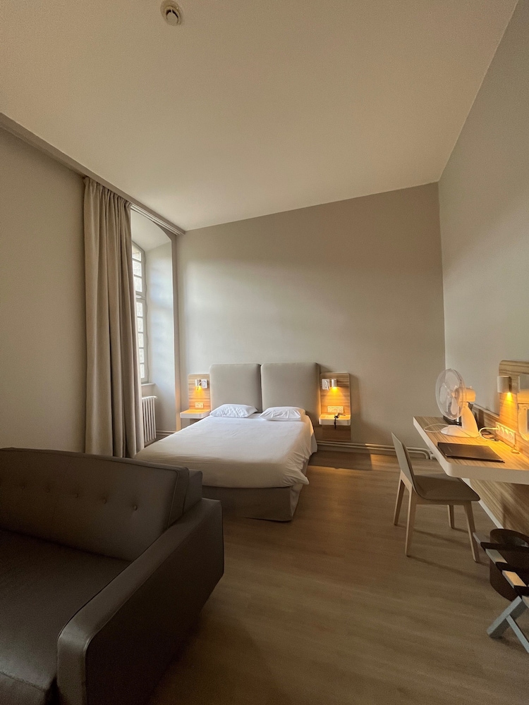 Privilege Room - Queen Bed photo 1