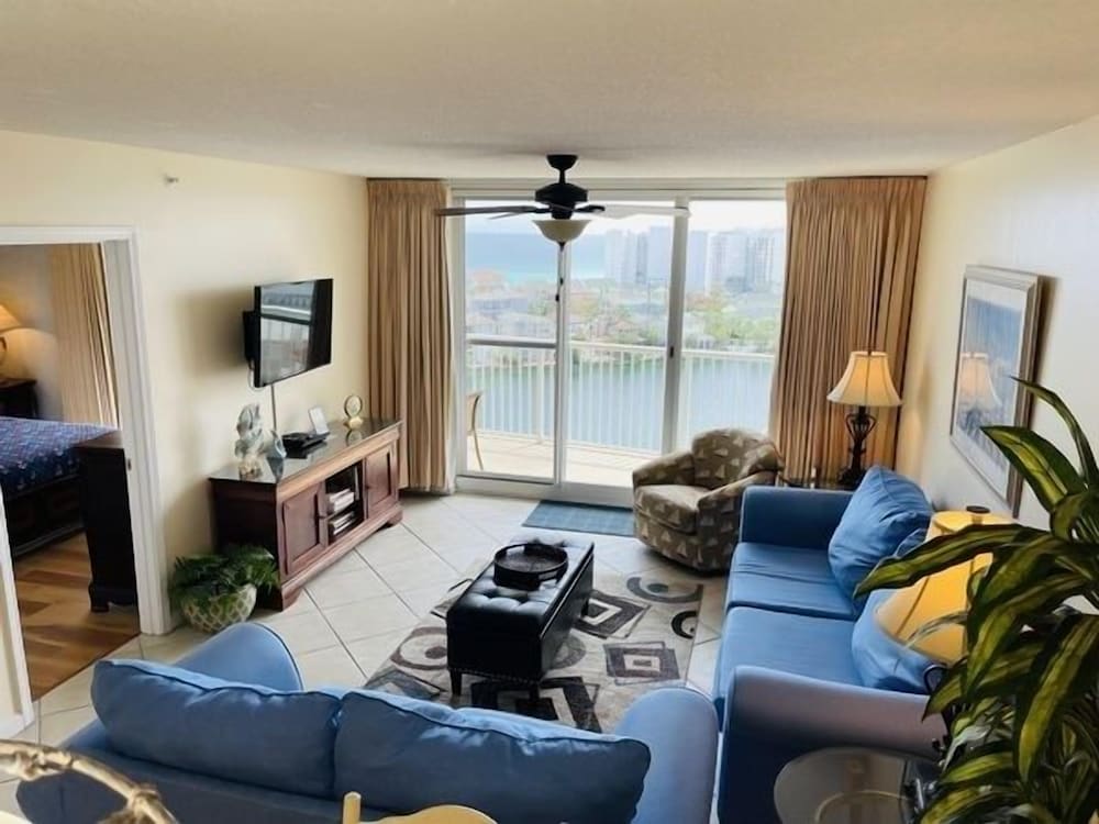 Condo, 2 Bedrooms