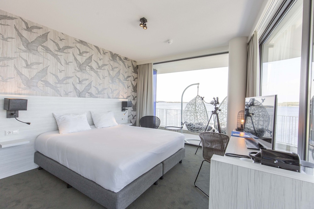 Executive Room, Lake View