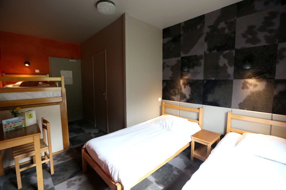 Standard Triple Room, 3 Twin Beds, Non Smoking, Mountain View photo 1