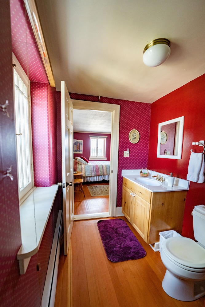 Red Room photo 2