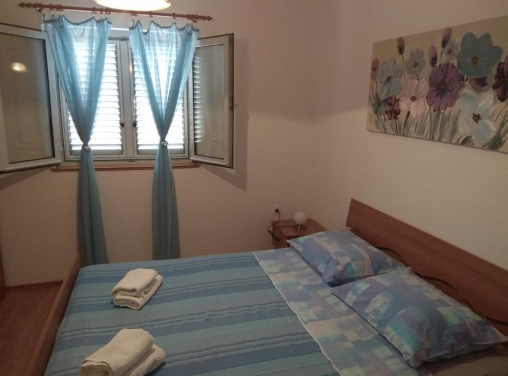 Apartment (One Bedroom Apartment with Balcony an)