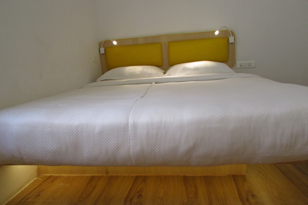 Economy Single Room, 1 Twin Bed, Pool View photo 3