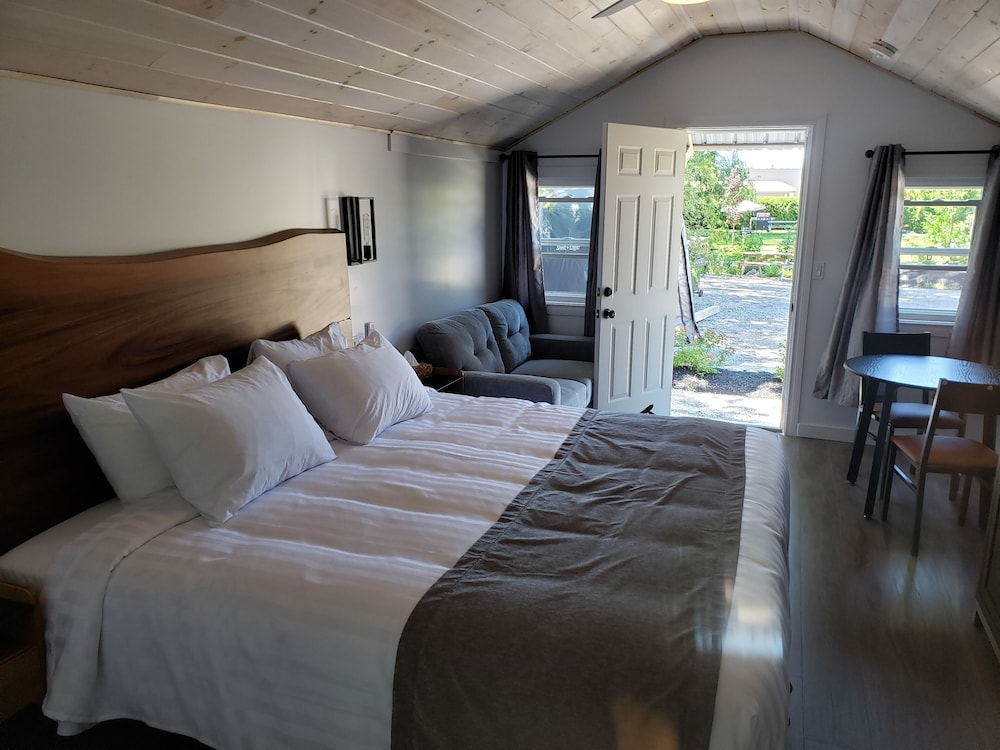 Premium Cabin - Photo 1