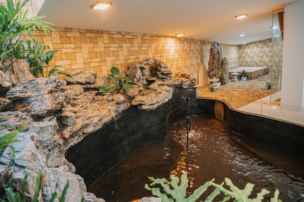 Family Suite - Pool View - Photo 12