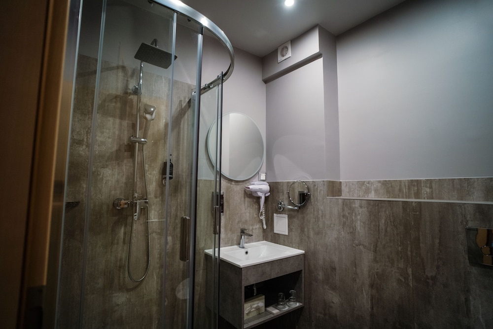 Standard Twin Room - Photo 7