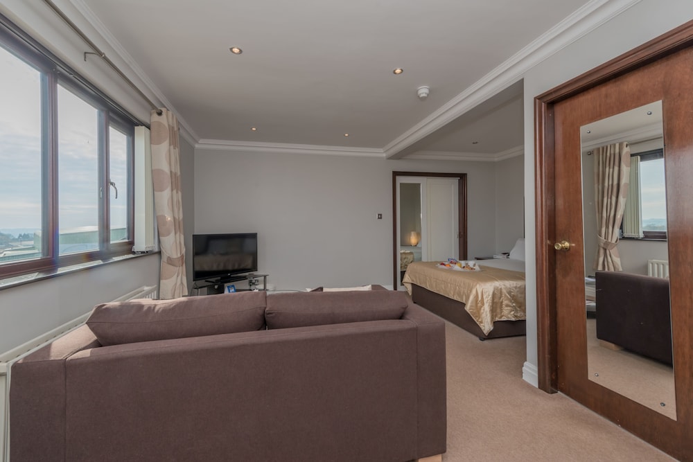 Suite, 1 King Bed, Non Smoking (with Sofabed) - Photo 5