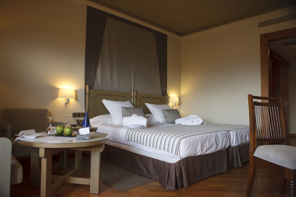Standard Twin Room (3 Adults) - Photo 3