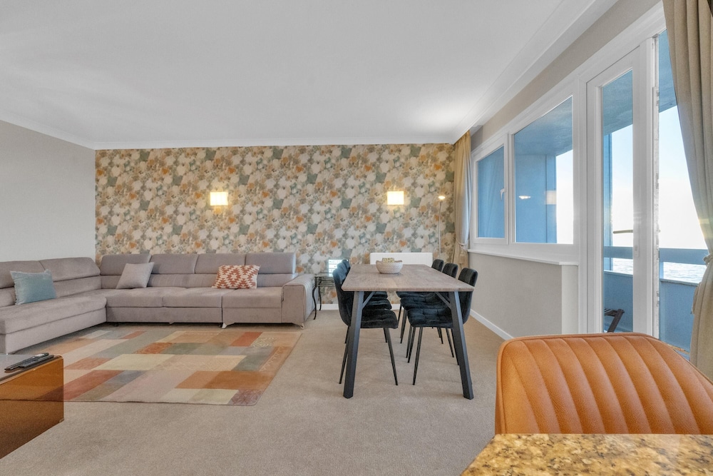 Apartment photo 2