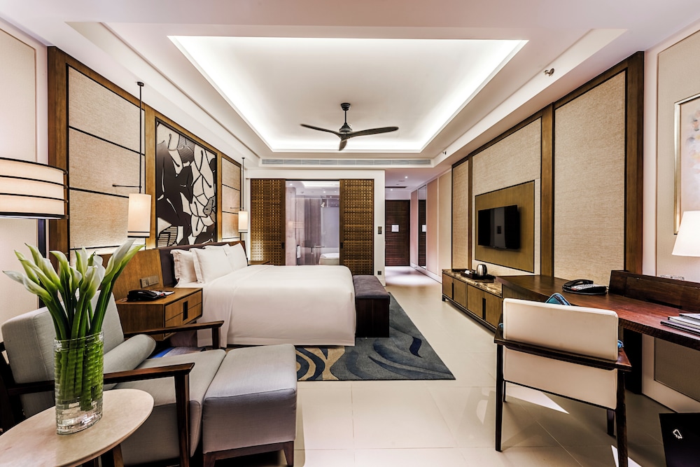 1 King Bed First Floor