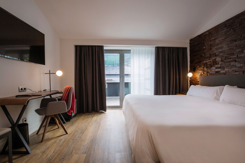 Deluxe Double or Twin Room, Terrace, City View