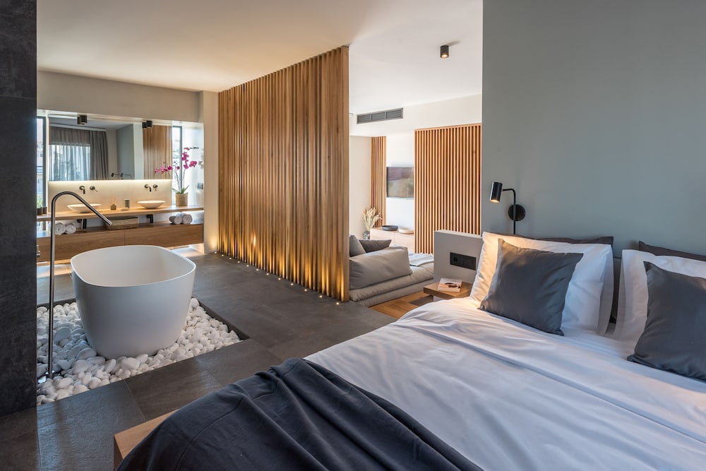 Executive Suite, 1 Queen Bed, City View