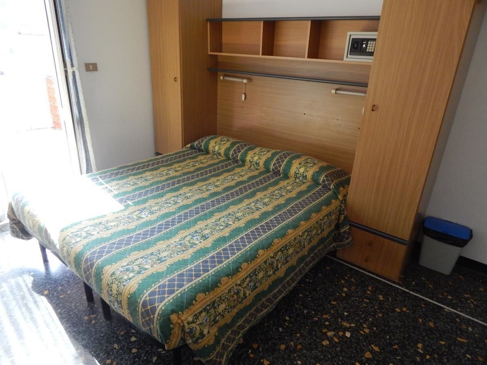 Standard Double Room - Photo 6